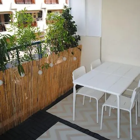 Walk To The Beach, Flat With Terrace And Parking Appartement Antibes
